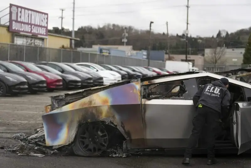 tesla cybertruck melted