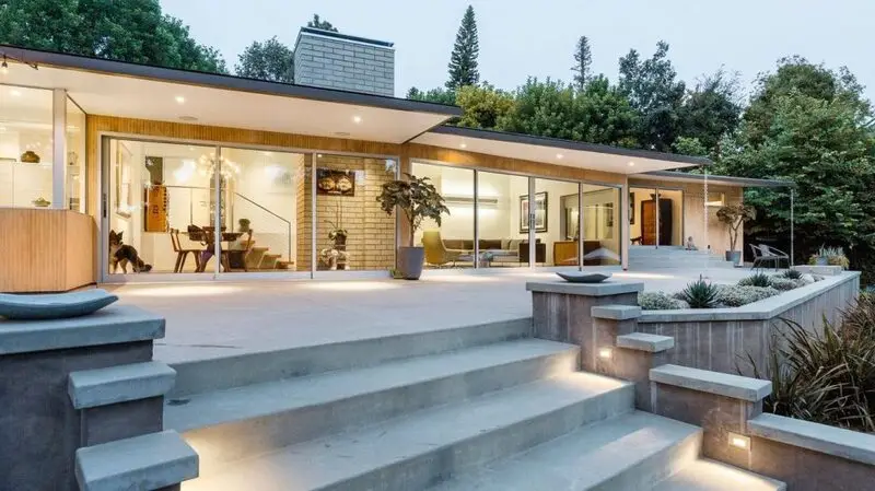 Kristen Wiig Real estate property exterior