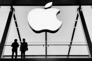 Apple (AAPL) AI to Determine Stock Ceiling: Will It Hit $320?