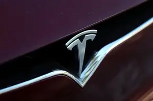 Tesla (TSLA) Slips 10% as Investors Selloff on Musk $1T Pay Plan